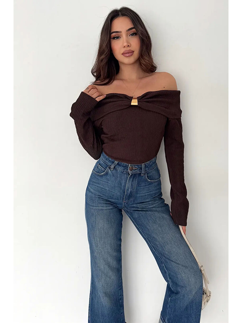 Kahverengi Kadın Omuz Açık Toka Detaylı Bluz-3