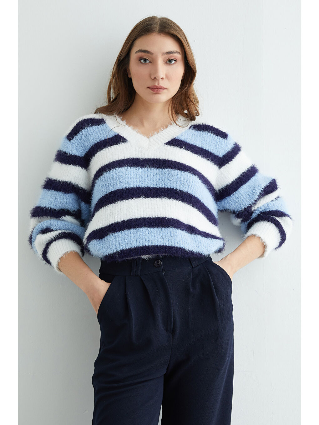 Mavi Sakallı Şeritli V Yaka Triko Kazak-1