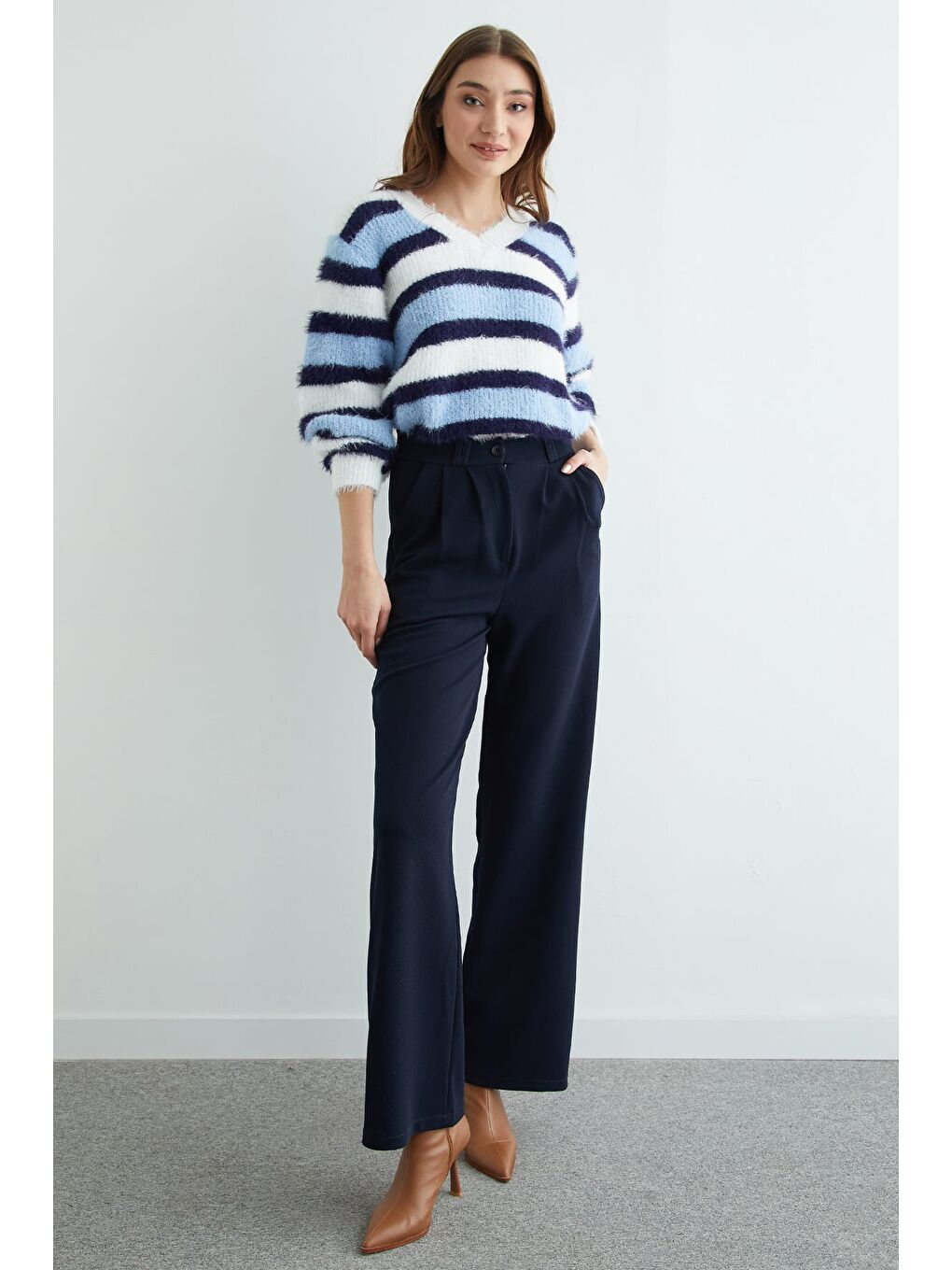 Mavi Sakallı Şeritli V Yaka Triko Kazak-2