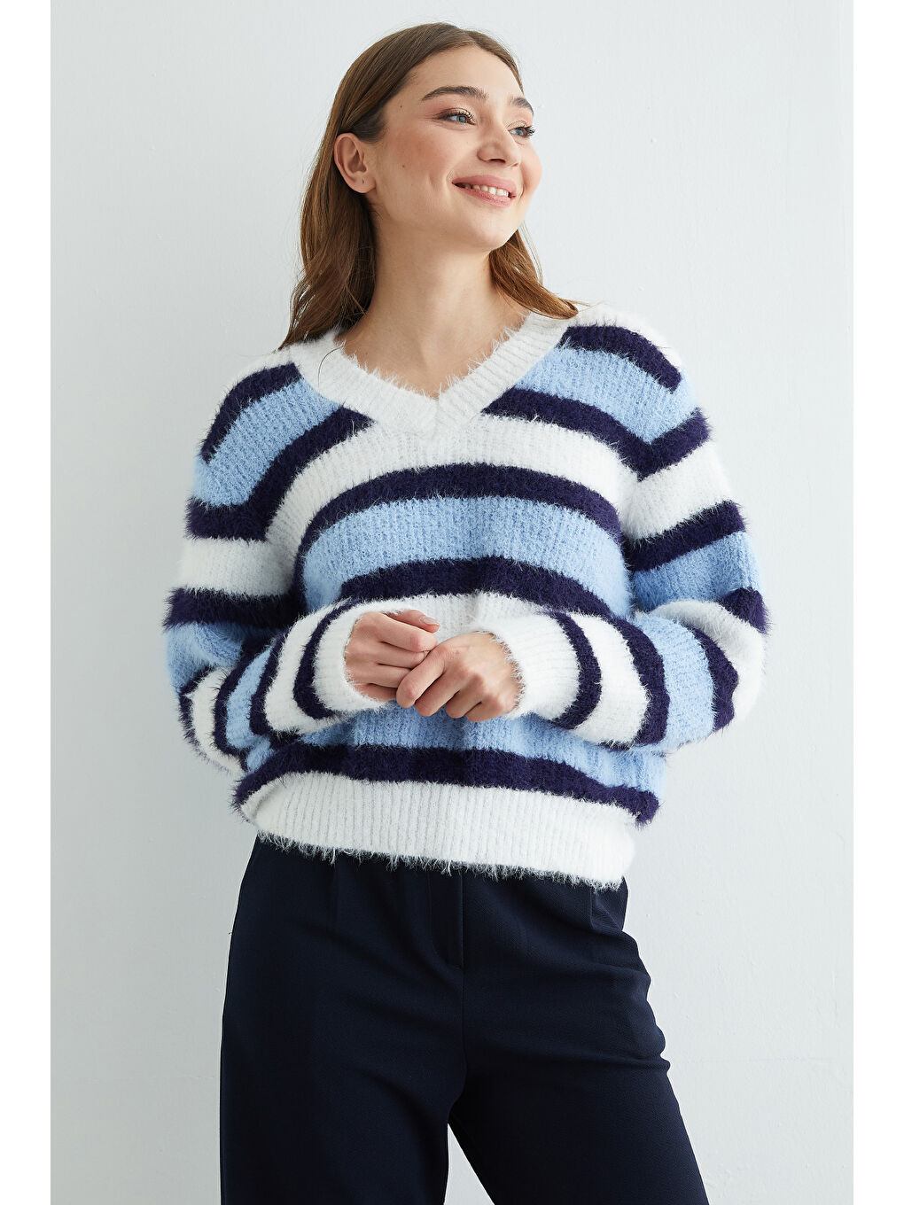 Mavi Sakallı Şeritli V Yaka Triko Kazak-3