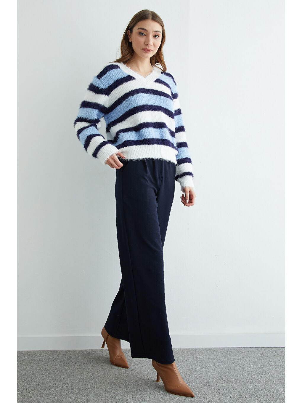 Mavi Sakallı Şeritli V Yaka Triko Kazak-4