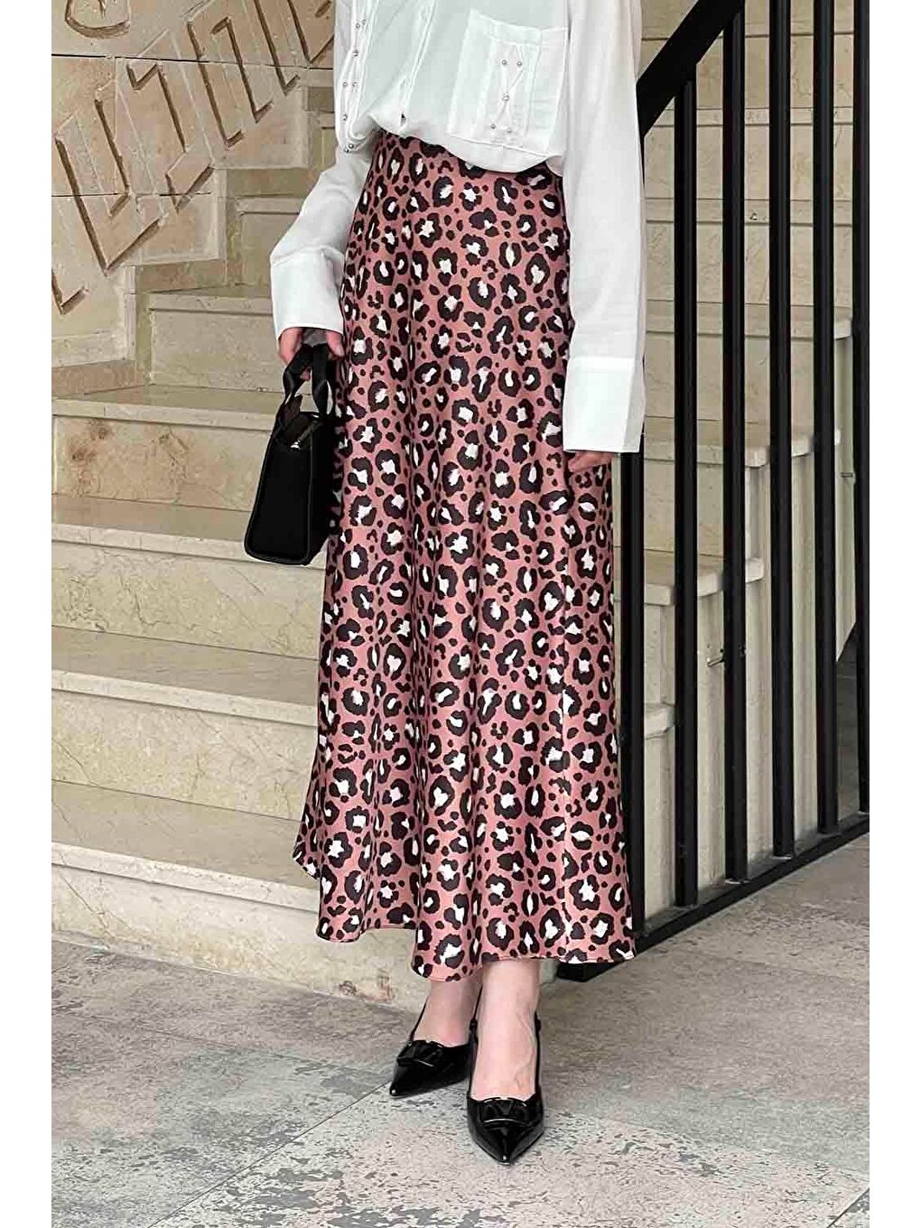 Pembe Saten Pamuklu Leopar Etek Gül-1