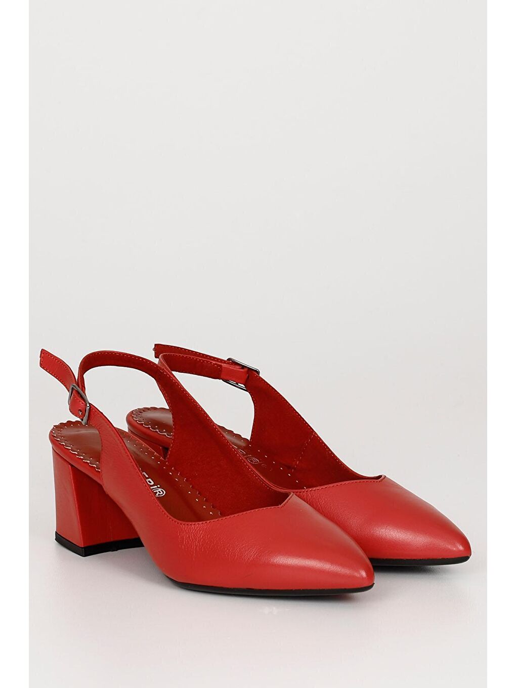 Kırmızı KIRMIZI  Hakiki Deri Sivri Burun Orta Kalın Topuklu Arkası Açık Kadın Yazlık Ayakkabı 24118-1
