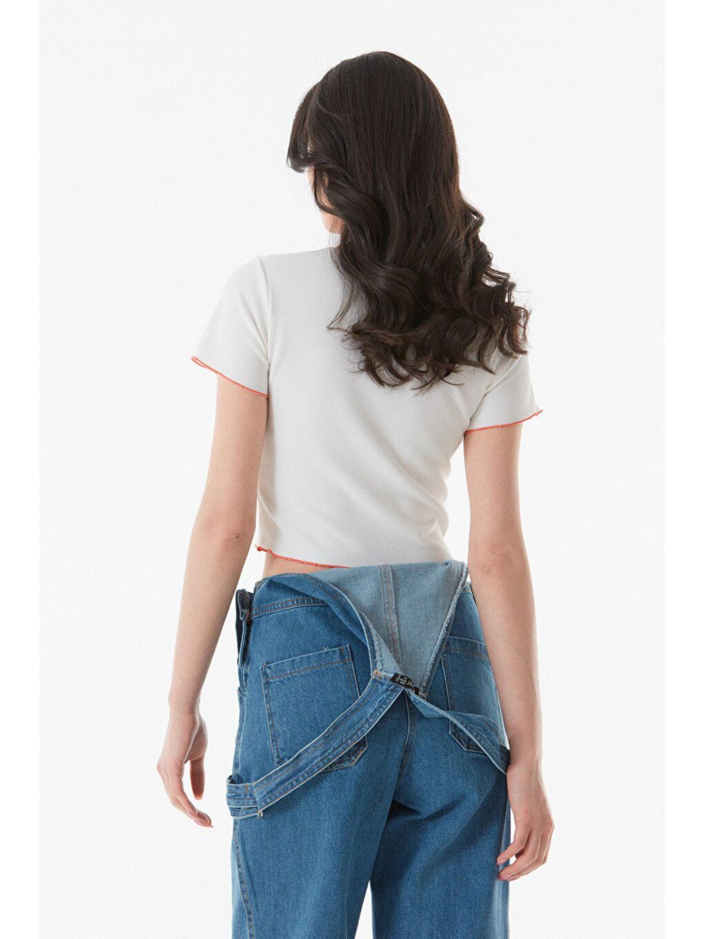 Ekru Nakışlı Bisiklet Yaka Crop Tişört-3