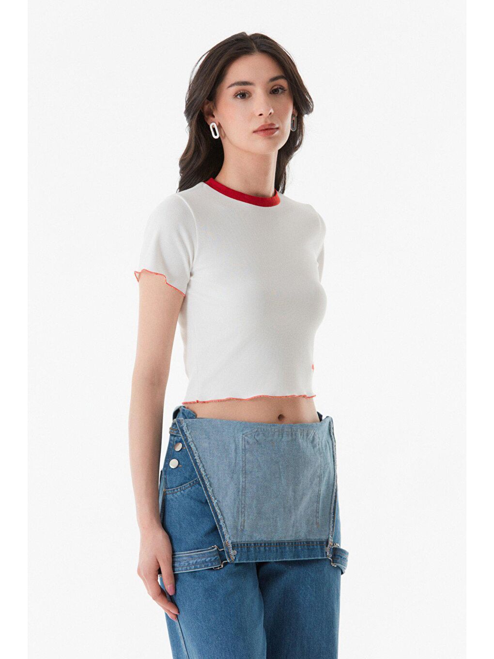 Ekru Nakışlı Bisiklet Yaka Crop Tişört-4