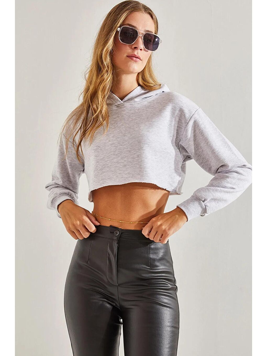 SHADE Gri Kadın Kapişonlu Crop Sweatshirt