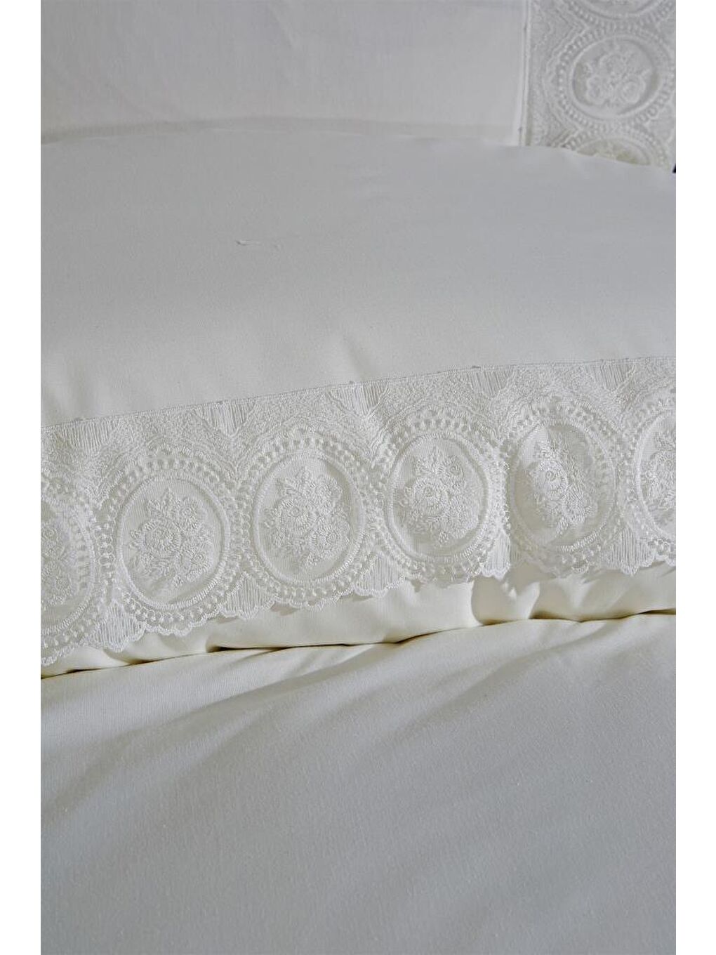 Ekru Fransız Dantelli Seda Çeyizlik Nevresim Takımı Krem-2