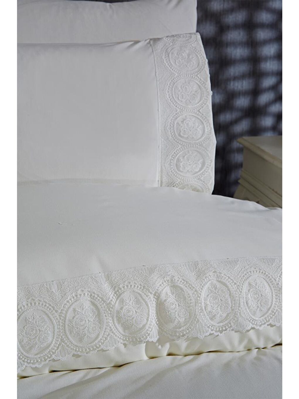 Ekru Fransız Dantelli Seda Çeyizlik Nevresim Takımı Krem-3