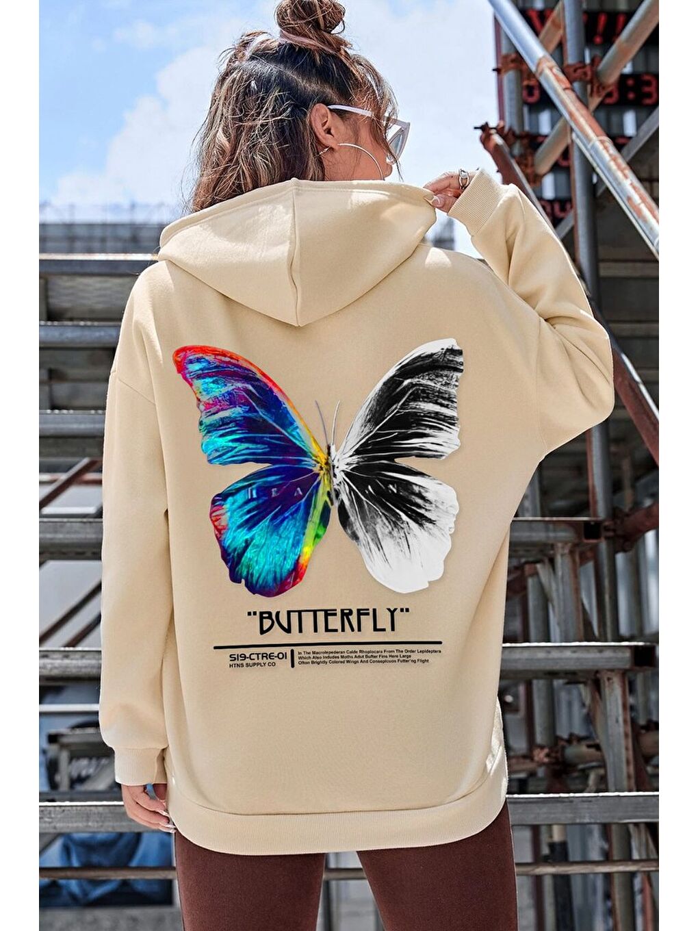 uyguntarz Bej Unisex Butterfly Sırt Baskılı Sweatshirt