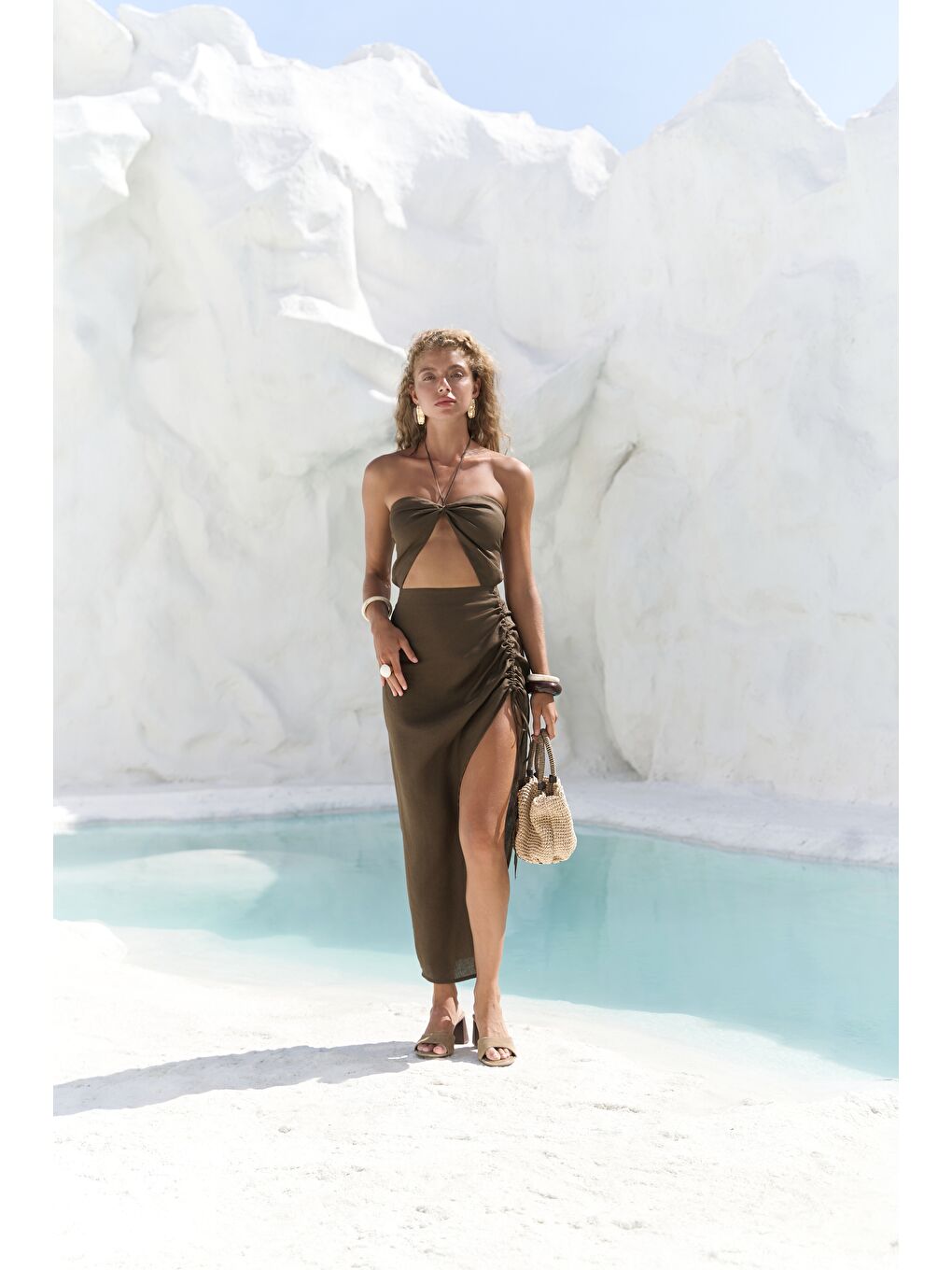 Kahverengi Abrossa Boyundan Bağcıklı Asimetrik Kahve Keten Elbise-1