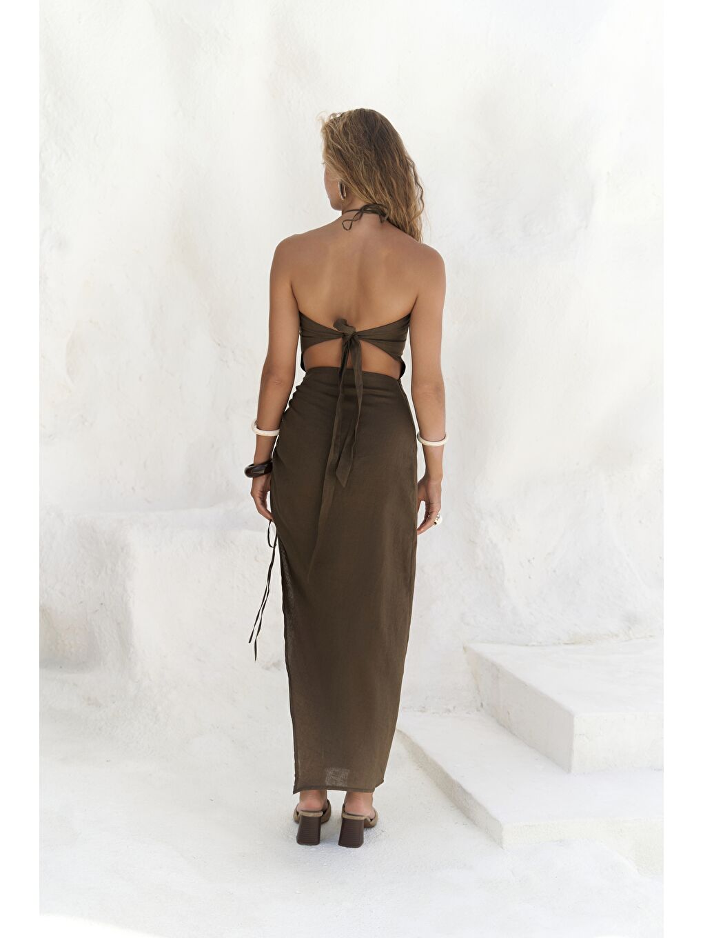 Kahverengi Abrossa Boyundan Bağcıklı Asimetrik Kahve Keten Elbise-4