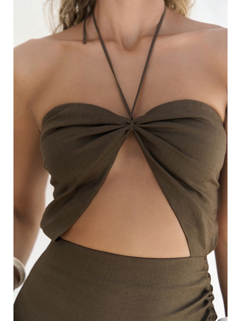 Kahverengi Abrossa Boyundan Bağcıklı Asimetrik Kahve Keten Elbise-6