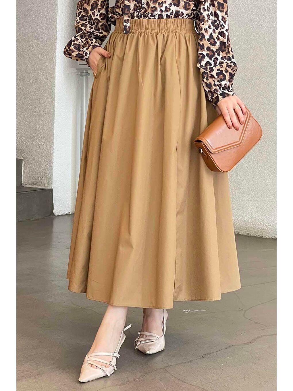 Kahverengi Cep Detaylı Kloş Keten Etek Camel