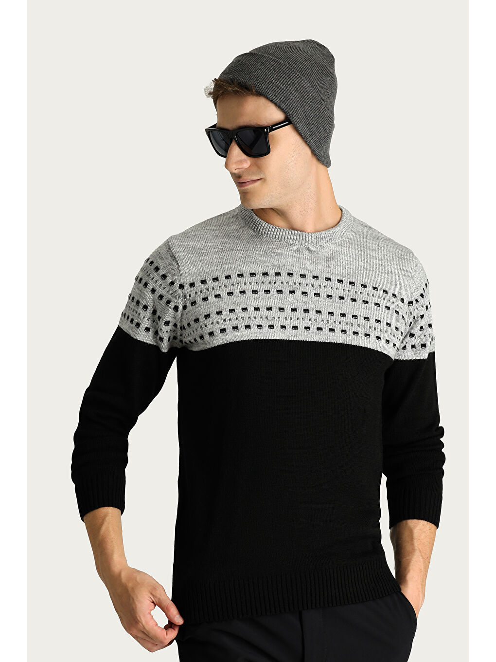 Siyah Bisiklet Yaka Slim Fit Dar Kesim Desenli Triko Kazak-1