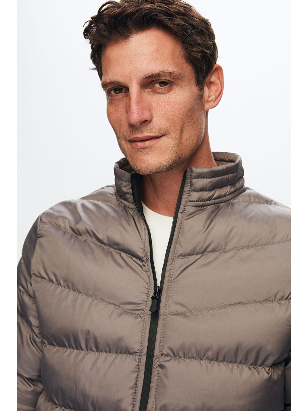 Slim Fit Gri Rüzgar Geçirmez Elyaf Dolgulu Şişme Mont-1