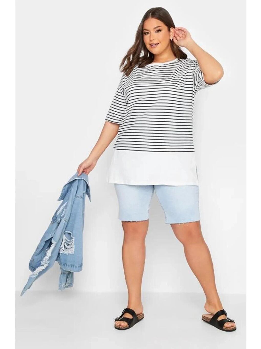 Beyaz Büyük Beden Bisiklet Yaka Kısa Kollu Yırtmaç Detaylı Çizgili Tişört 301617-1