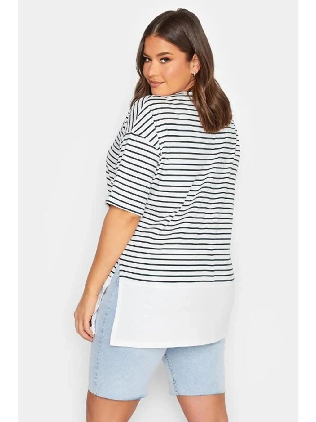 Beyaz Büyük Beden Bisiklet Yaka Kısa Kollu Yırtmaç Detaylı Çizgili Tişört 301617-4