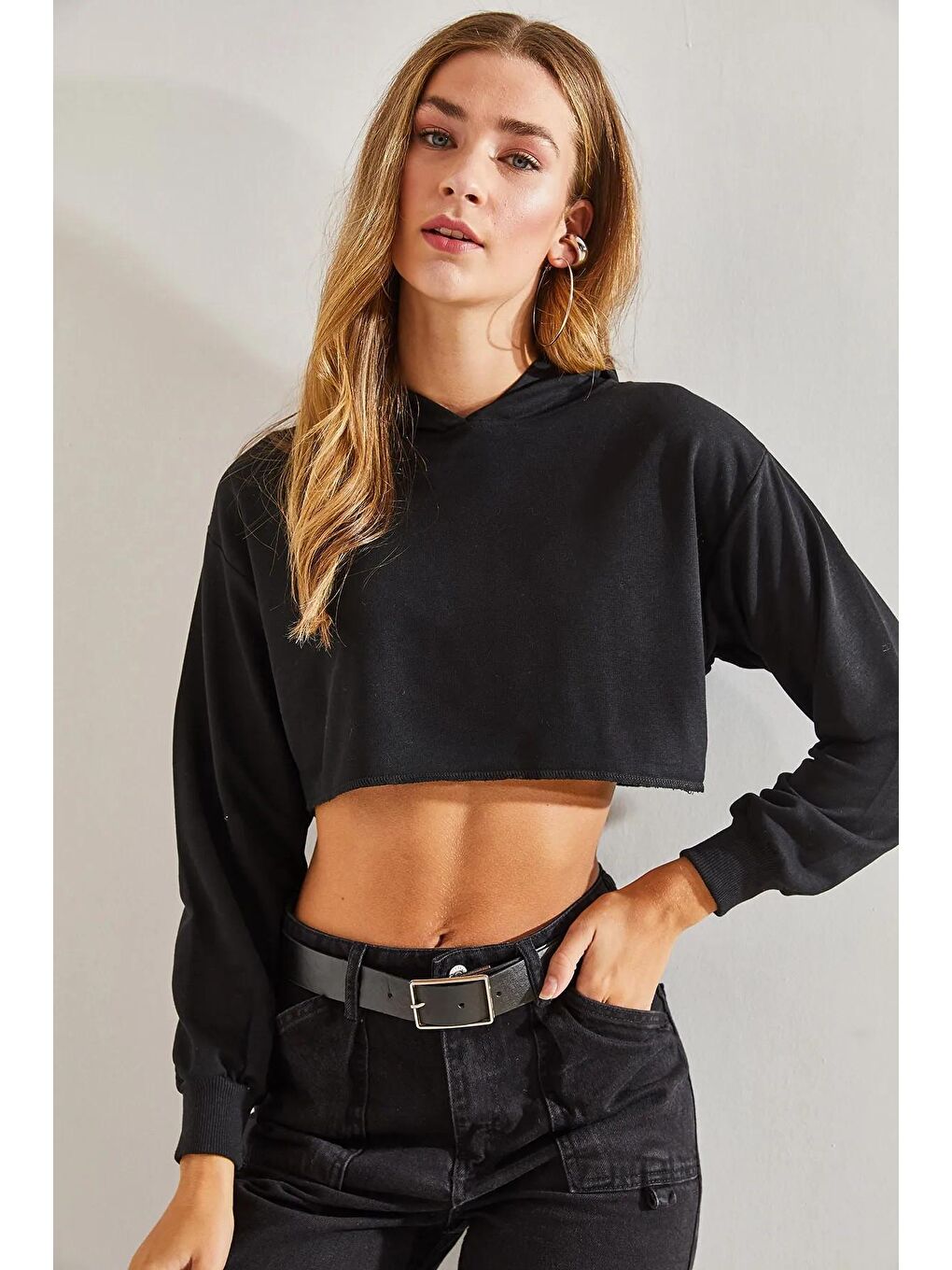 Siyah Kadın Kapişonlu Crop Sweatshirt