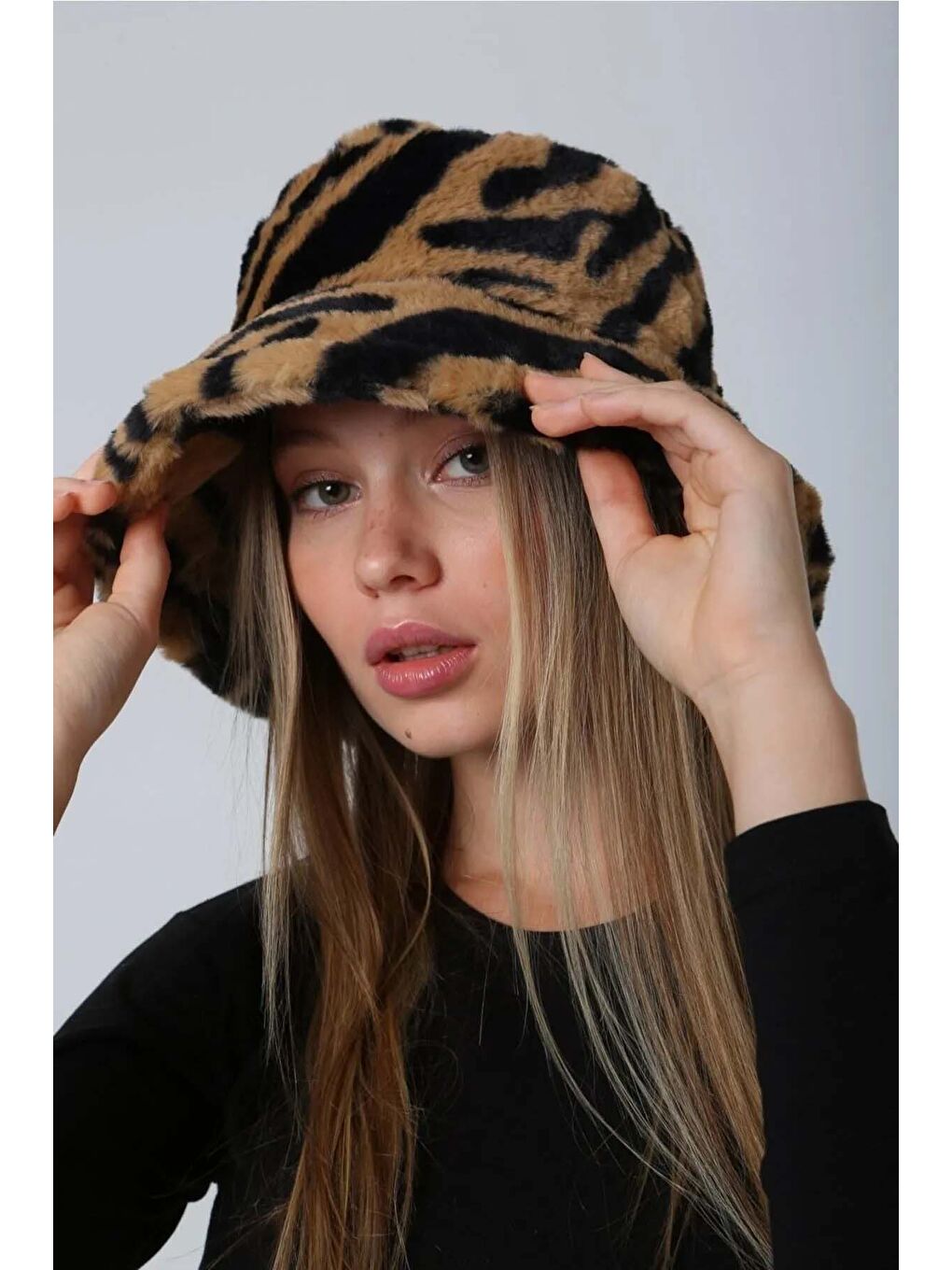 Kahverengi Kadın Pelüş Bucket Şapka RKŞ 01 Kahve Zebra-1