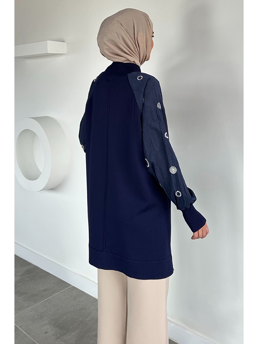 Lacivert Gülseli Kolları Taş Detaylı Tesettür Tunik-7
