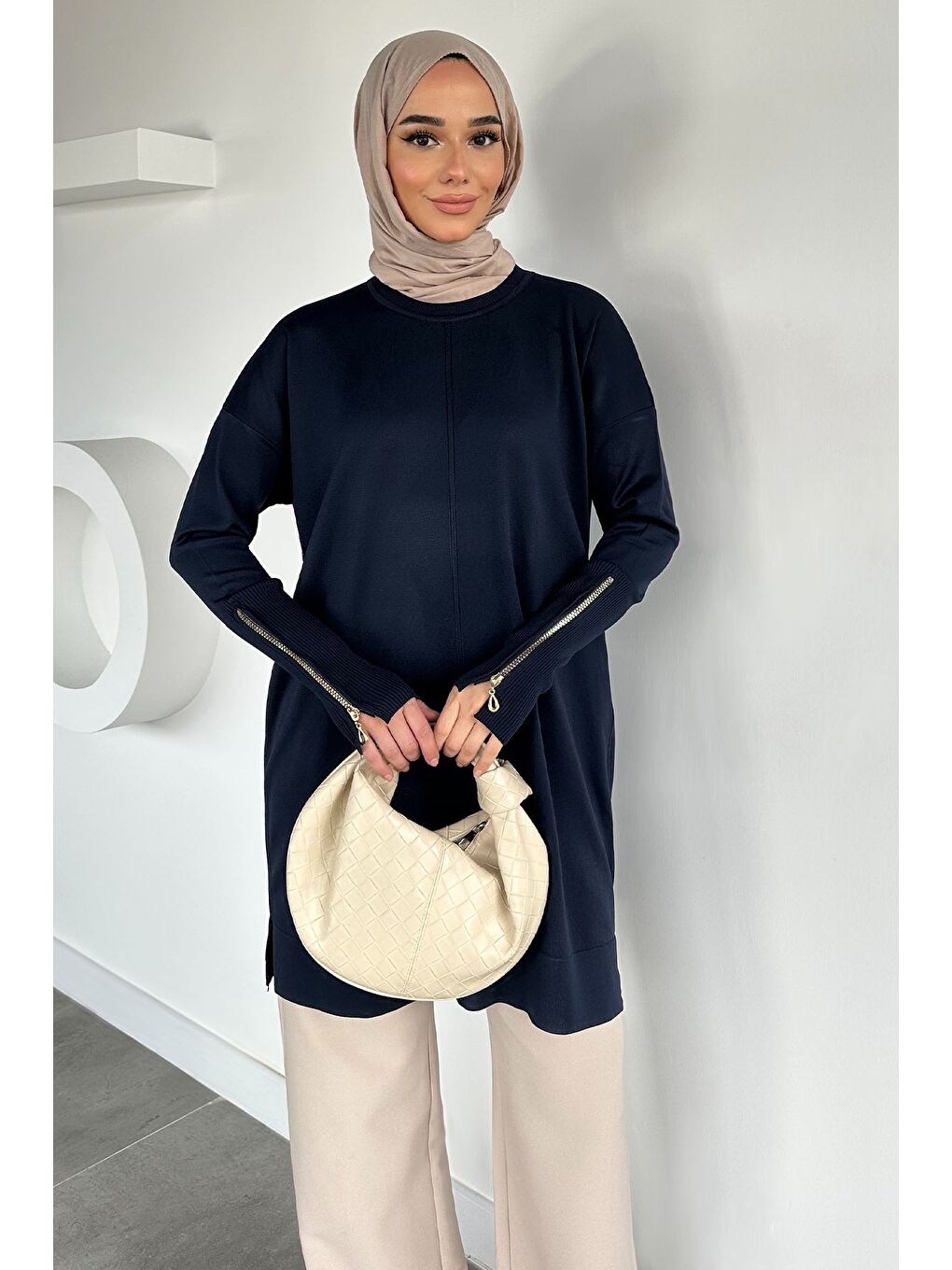 Lacivert Gülseli Kol Fermuar Detaylı Tesettür Triko Tunik-1