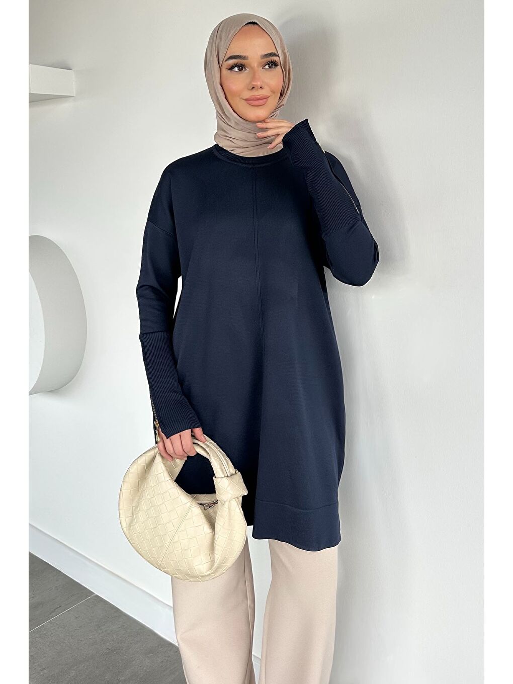 Lacivert Gülseli Kol Fermuar Detaylı Tesettür Triko Tunik-2