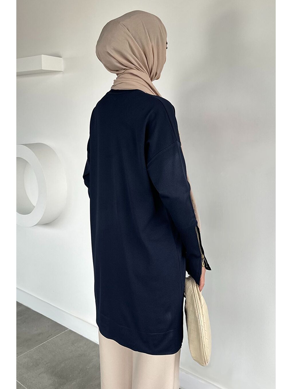 Lacivert Gülseli Kol Fermuar Detaylı Tesettür Triko Tunik-5