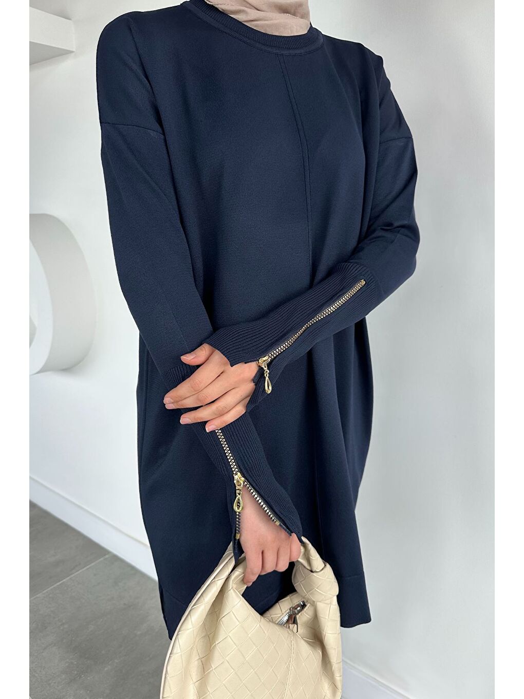 Lacivert Gülseli Kol Fermuar Detaylı Tesettür Triko Tunik-7