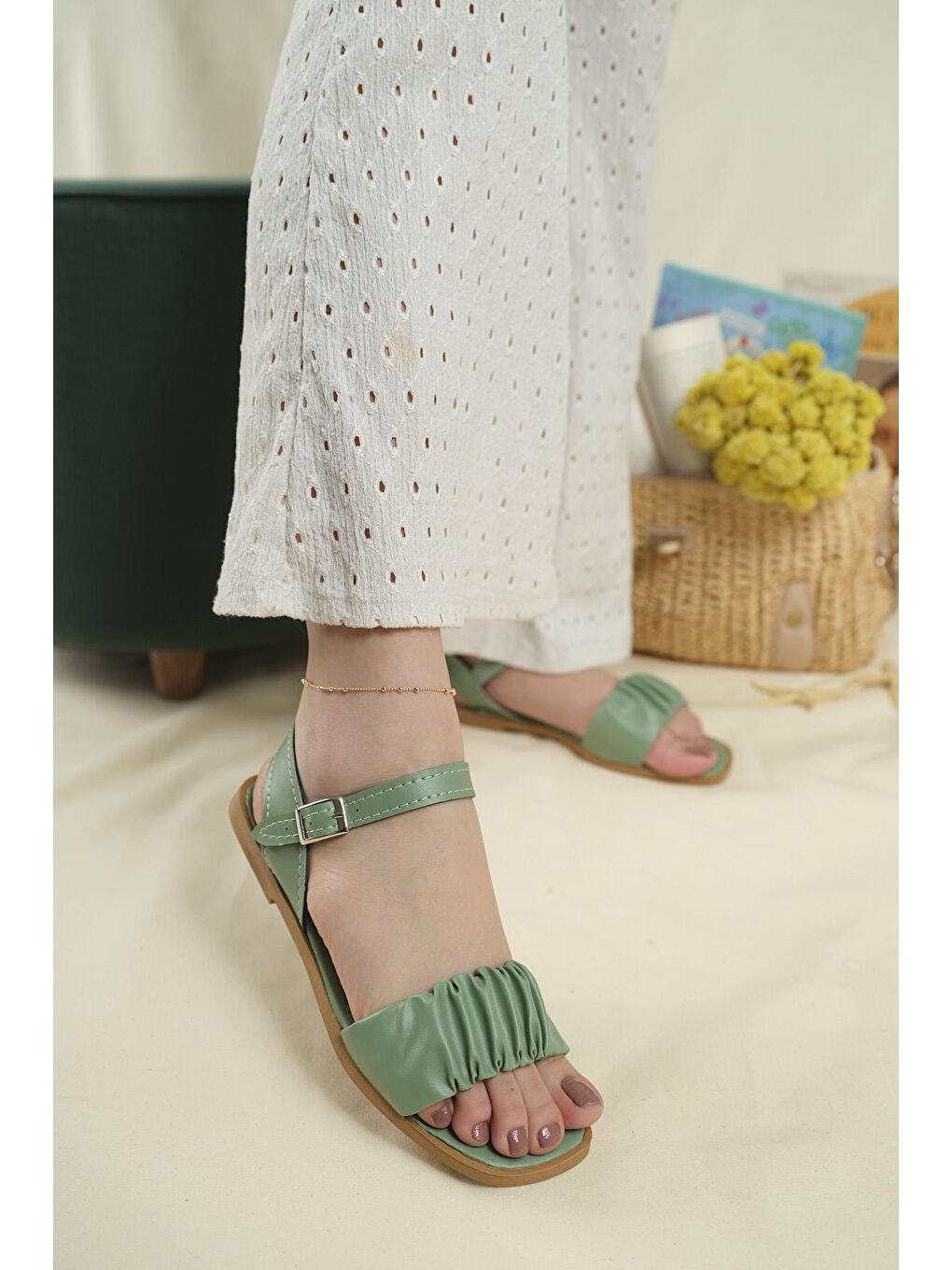 Yeşil Sens Büzgü Detaylı Kadın Sandalet-1
