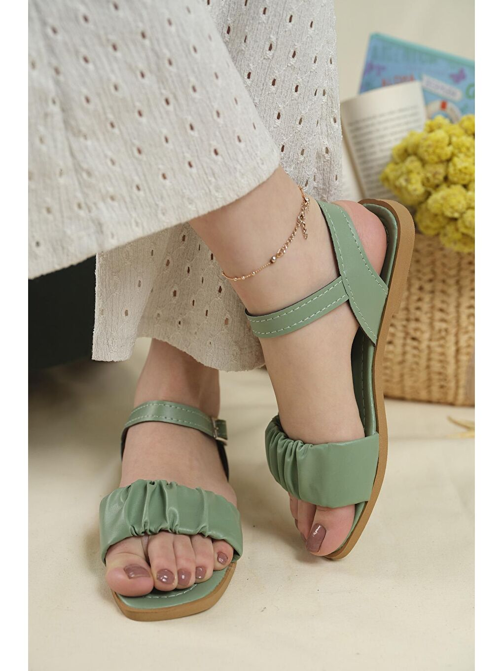 Yeşil Sens Büzgü Detaylı Kadın Sandalet-2