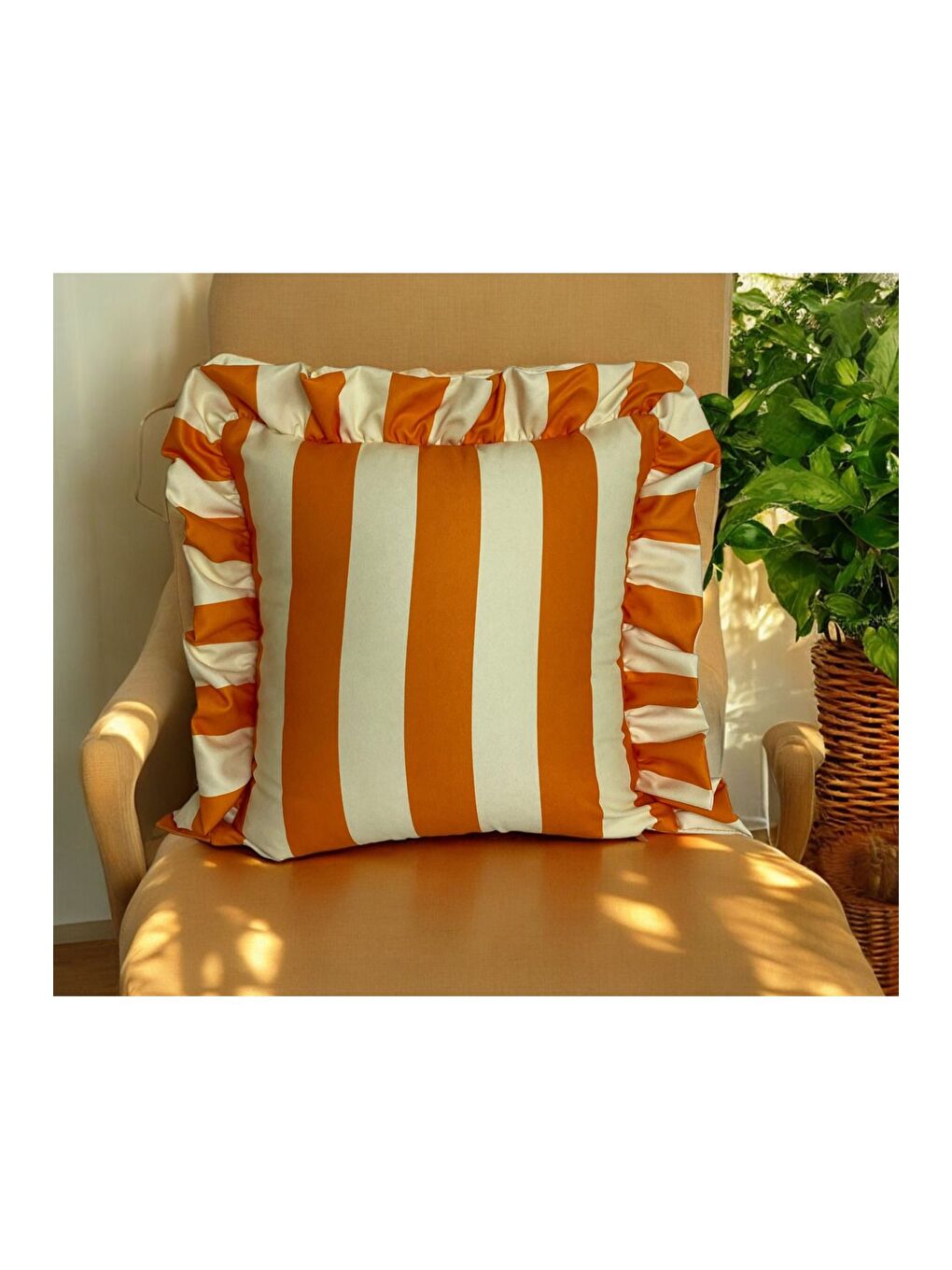 Turuncu Krem Çizgili Desen Fırfırlı Dekoratif Kırlent Kılıfı-1