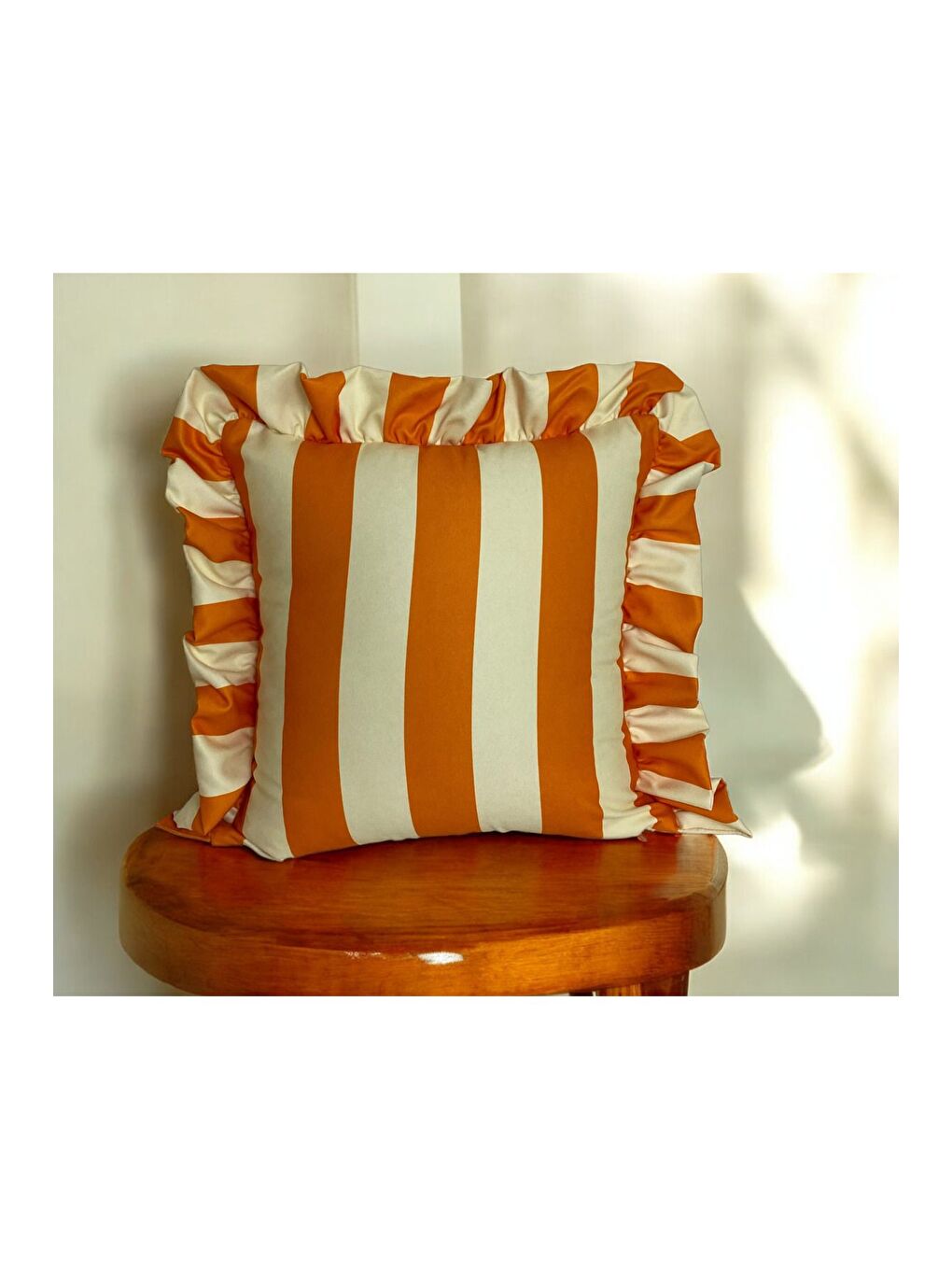 Turuncu Krem Çizgili Desen Fırfırlı Dekoratif Kırlent Kılıfı-2