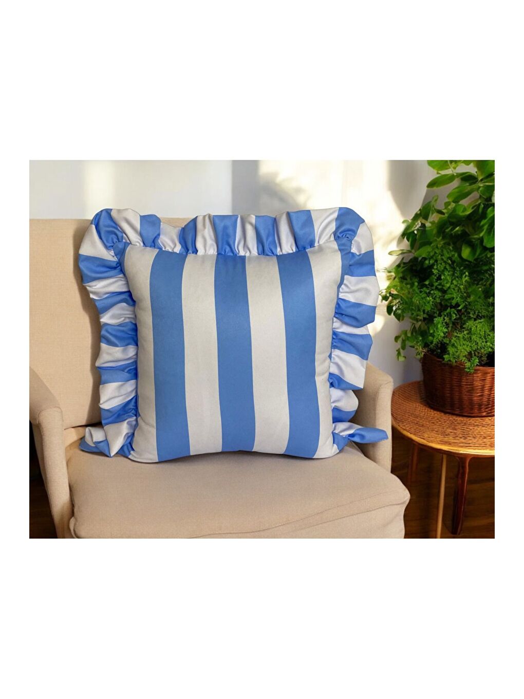 Mavi Beyaz Çizgili Desen Fırfırlı Dekoratif Kırlent Kılıfı-2