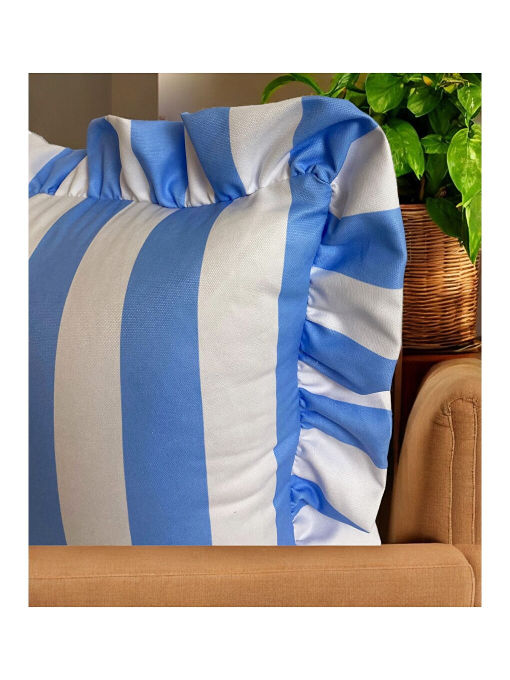 Mavi Beyaz Çizgili Desen Fırfırlı Dekoratif Kırlent Kılıfı-3