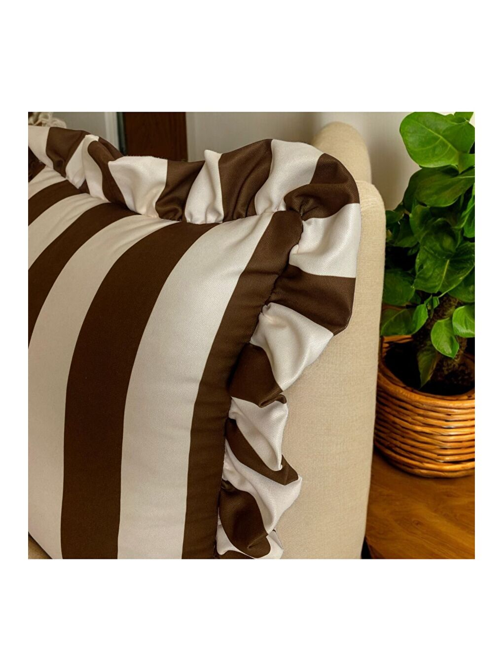 Kahverengi Kahve Krem Çizgili Desen Fırfırlı Dekoratif Kırlent Kılıfı-2