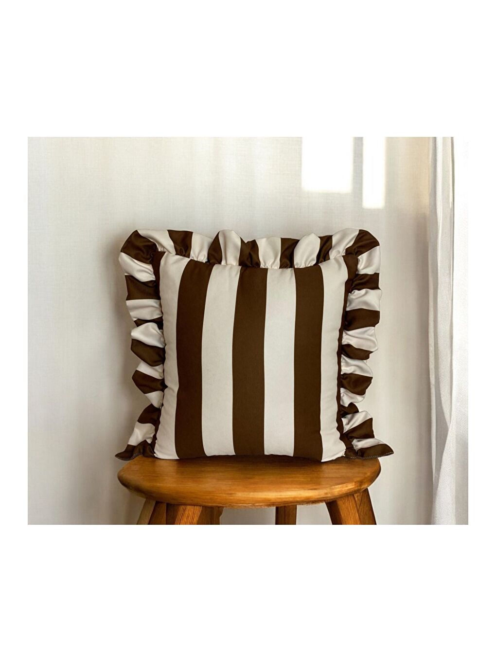 Kahverengi Kahve Krem Çizgili Desen Fırfırlı Dekoratif Kırlent Kılıfı-3