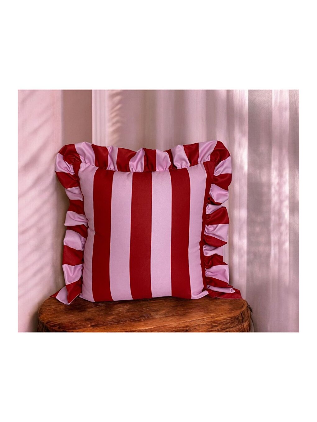 Kırmızı Pembe Çizgili Desen Fırfırlı Dekoratif Kırlent Kılıfı-2