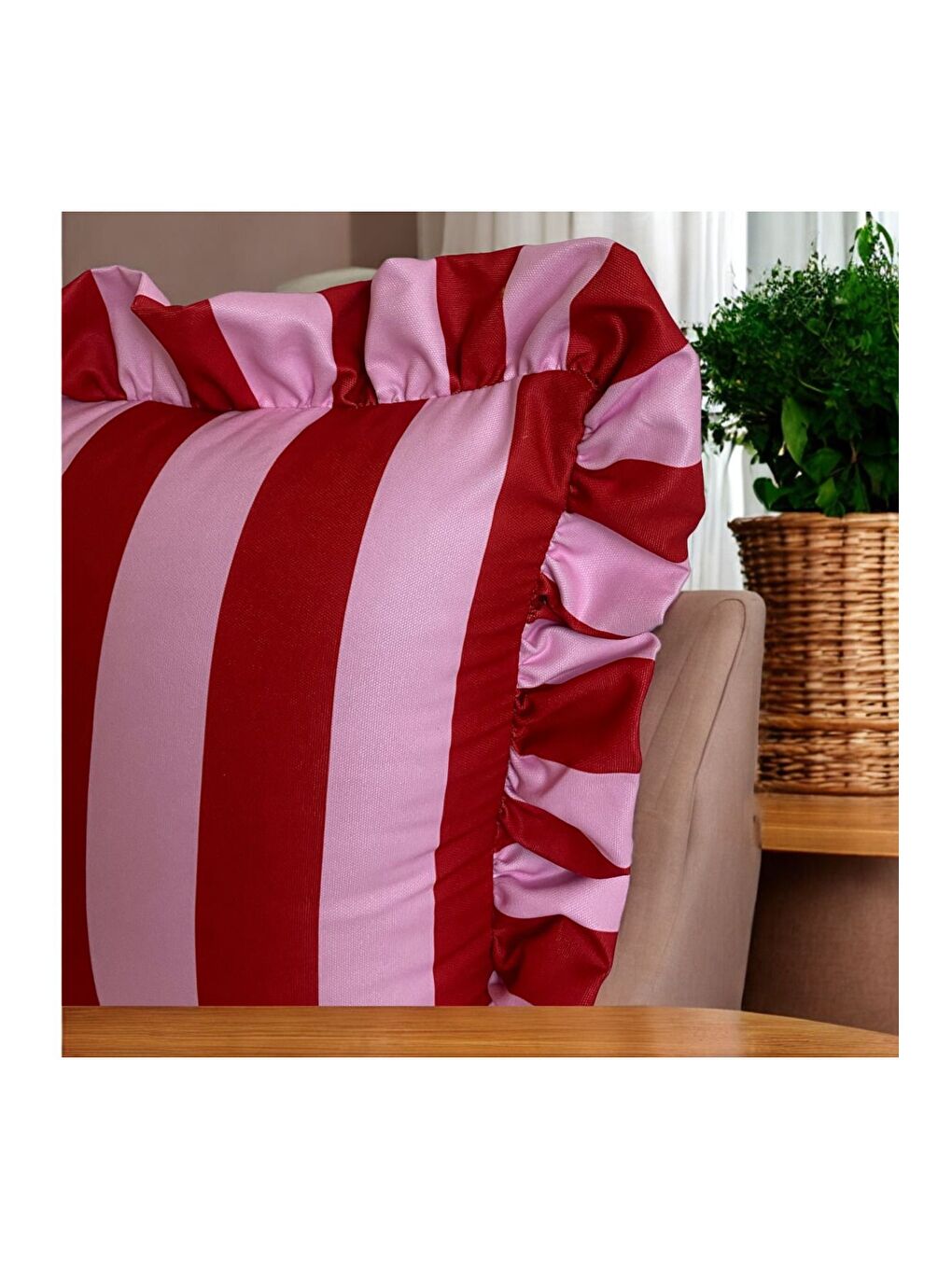 Kırmızı Pembe Çizgili Desen Fırfırlı Dekoratif Kırlent Kılıfı-3