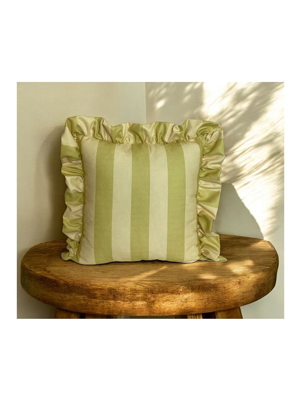 Yeşil Çizgili Desen Fırfırlı Dekoratif Kırlent Kılıfı-2