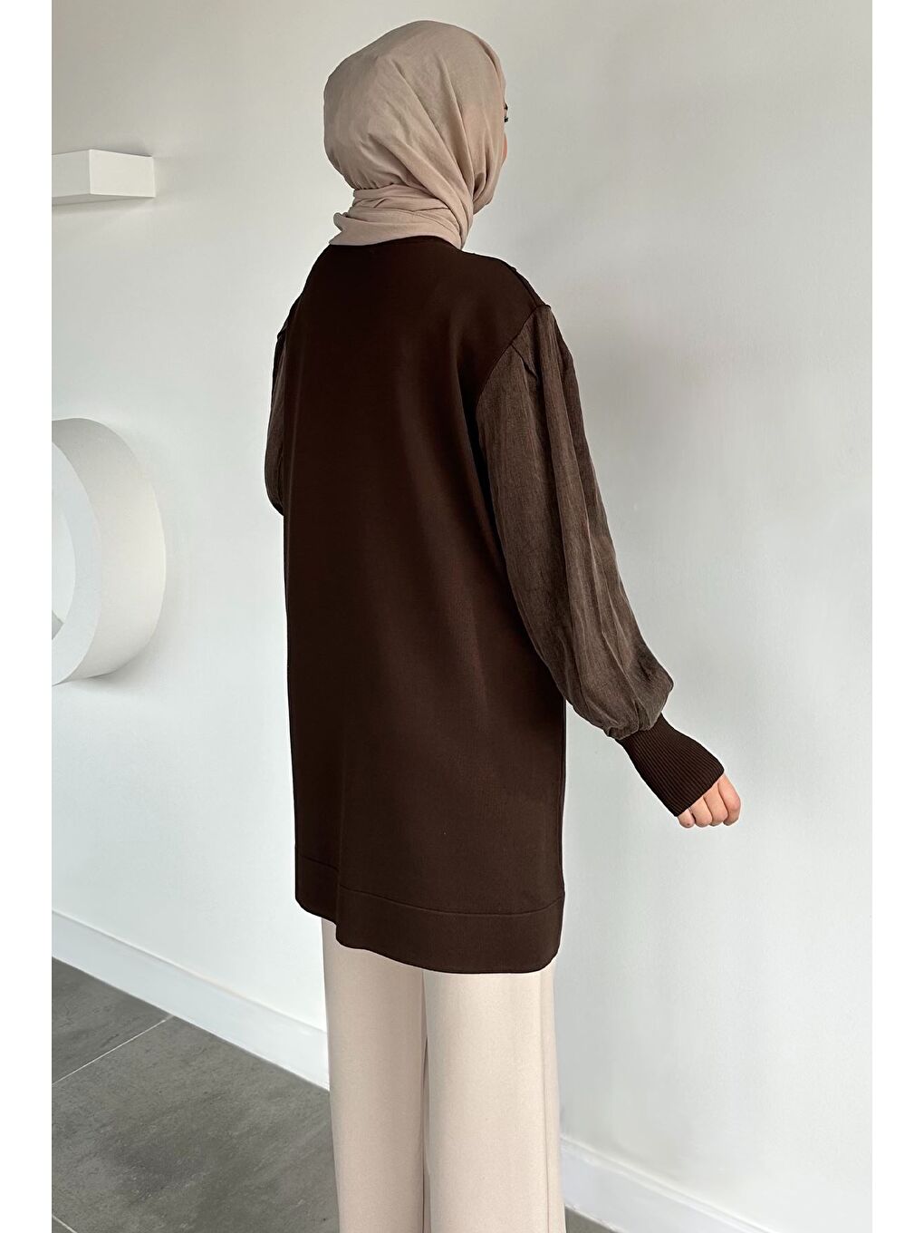 Kahverengi Gülseli Bisiklet Yaka Düğme Detaylı Tesettür Triko Tunik-5