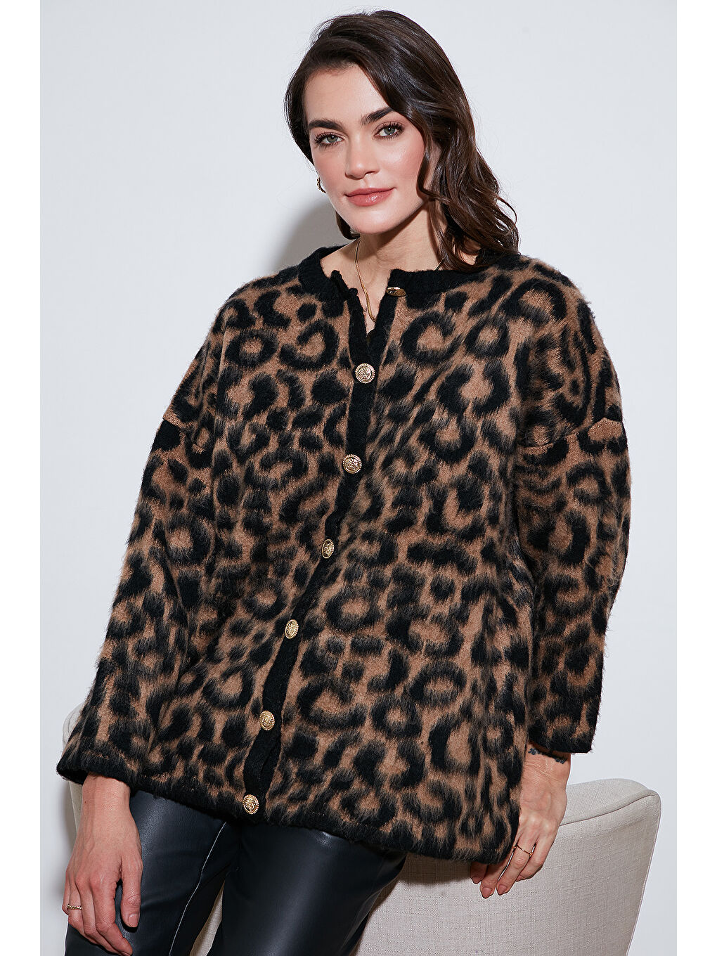 Kahverengi Standart Fit Leoparlı Yumuşak Dokulu Hırka 4614504