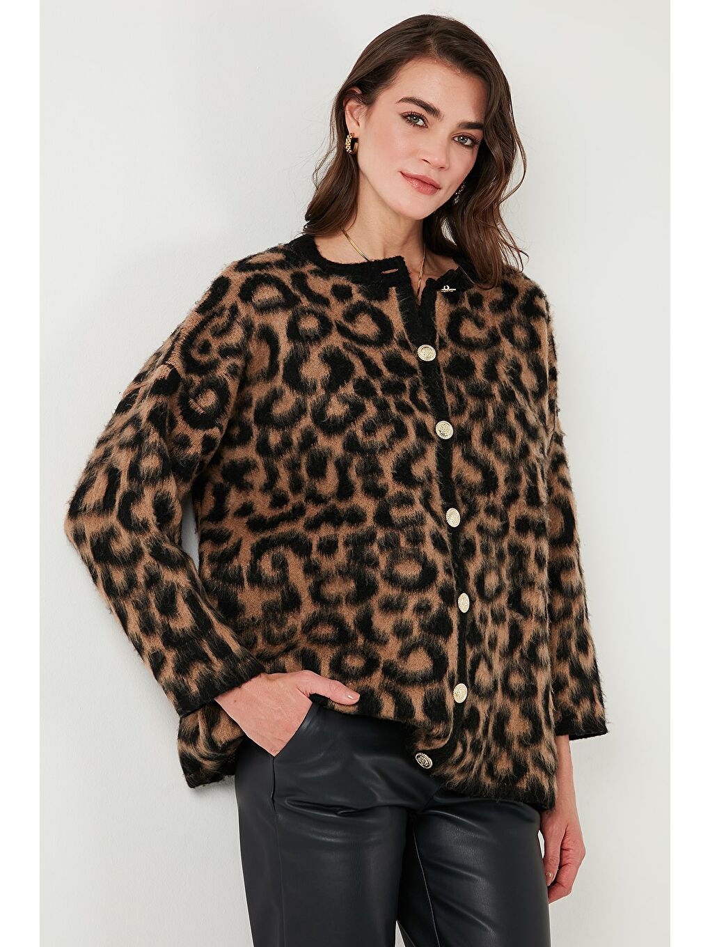 Kahverengi Standart Fit Leoparlı Yumuşak Dokulu Hırka 4614504-4