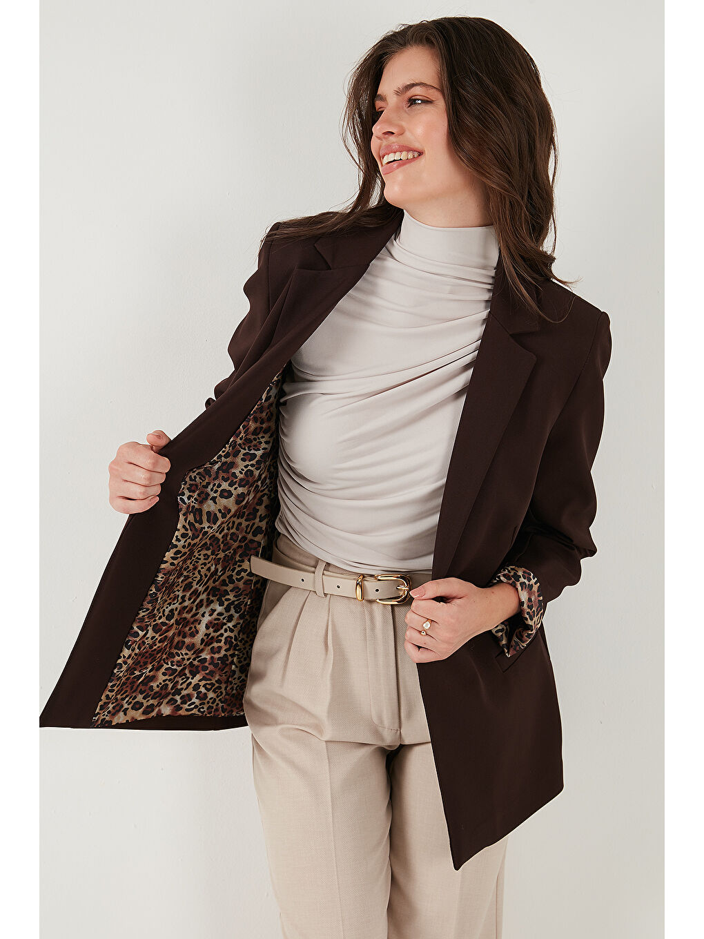 Kahverengi Standart Fit Mono Yaka Desenli Astar Detaylı Blazer Kadın Ceket 6524003-2