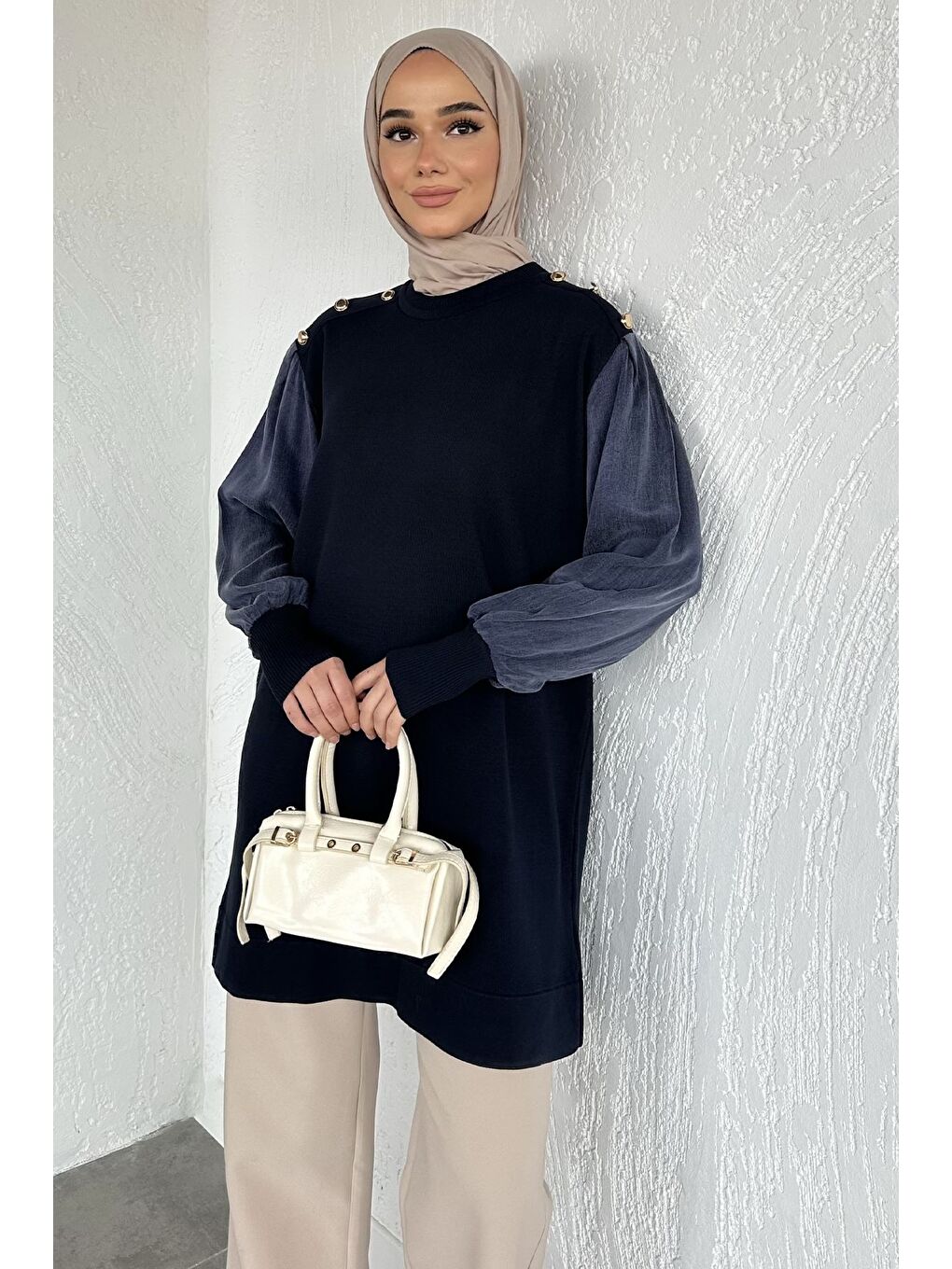 Lacivert Gülseli Bisiklet Yaka Düğme Detaylı Tesettür Triko Tunik-3