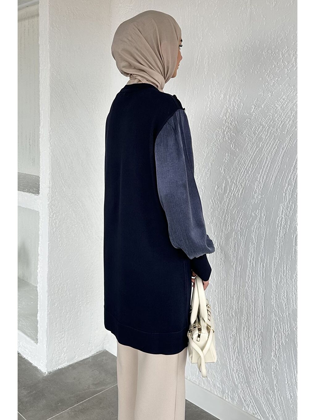 Lacivert Gülseli Bisiklet Yaka Düğme Detaylı Tesettür Triko Tunik-5