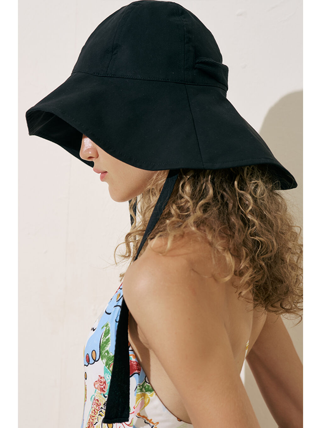 Kordon Detaylı Geniş Şapka Siyah-1