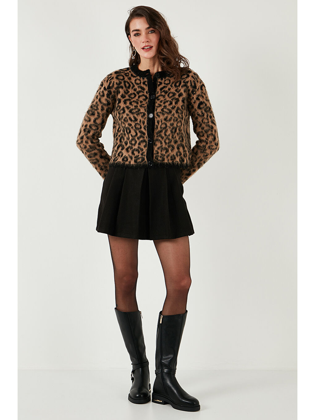 Kahverengi Standart Fit Leoparlı Yumuşak Dokulu Crop Hırka 4614502-2