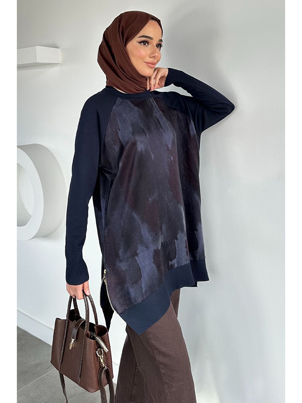 Lacivert Gülseli Yan Fermuar Detaylı İpek Kübra Kumaş Tesettür Triko Tunik-2