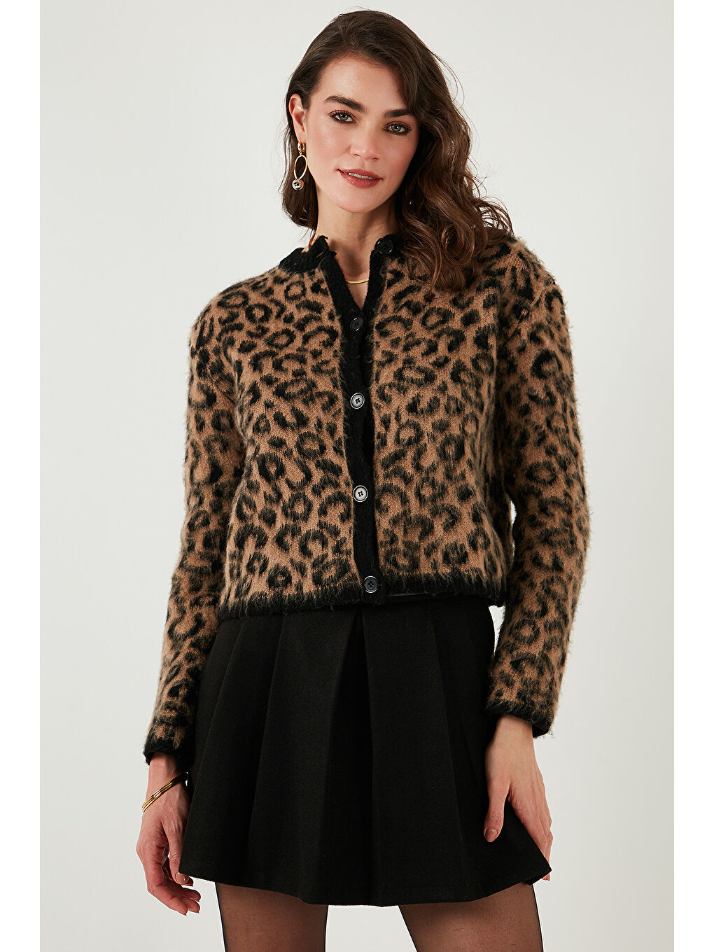 Kahverengi Standart Fit Leoparlı Yumuşak Dokulu Crop Hırka 4614502-3