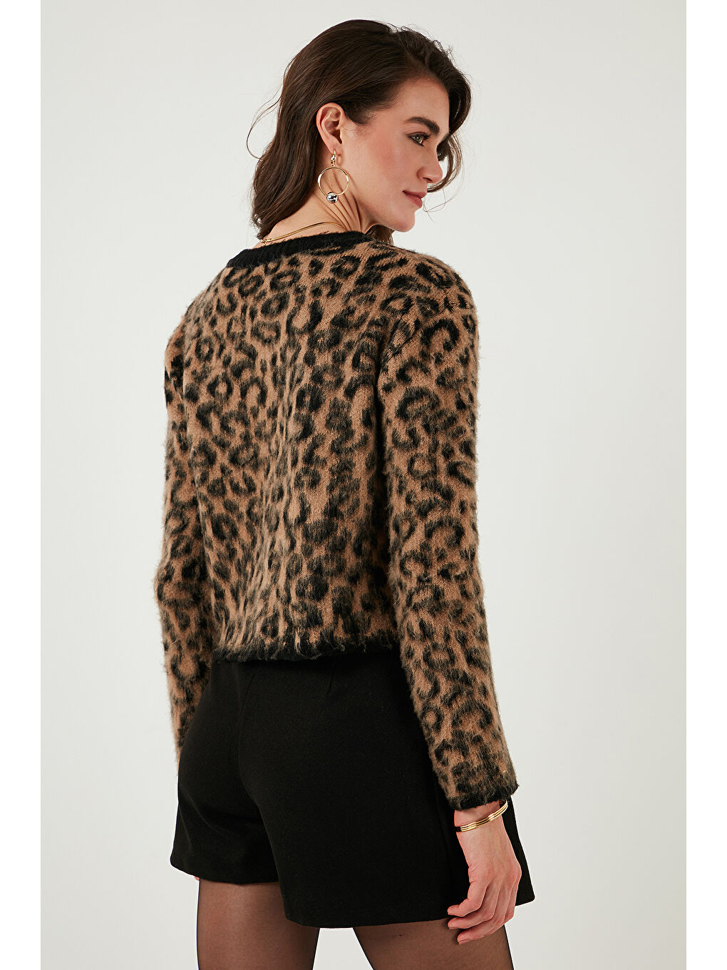 Kahverengi Standart Fit Leoparlı Yumuşak Dokulu Crop Hırka 4614502-6
